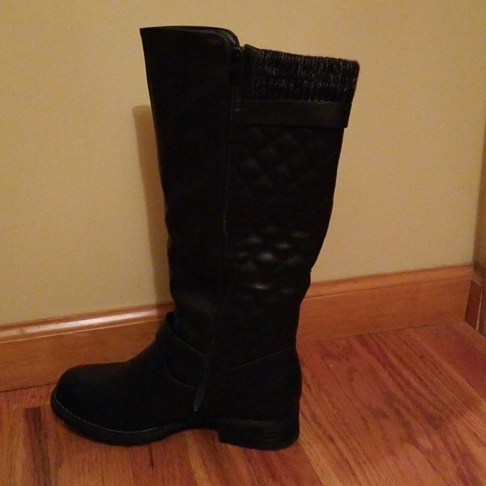 Black Quilted Boots - Picture 3 of 4
